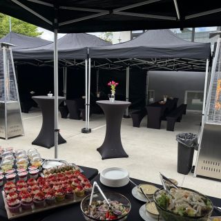 Hezký den, slunce svítí, gril se točí. Děkujeme za možnost být součástí této krásné akce Dentamed Day jez! catering...